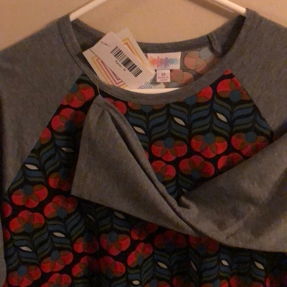 60. Gorgeous Randy Lularoe size M - Picture 4 of 4